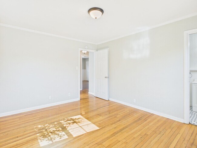 Building Photo - 5125 SW 16th Ave