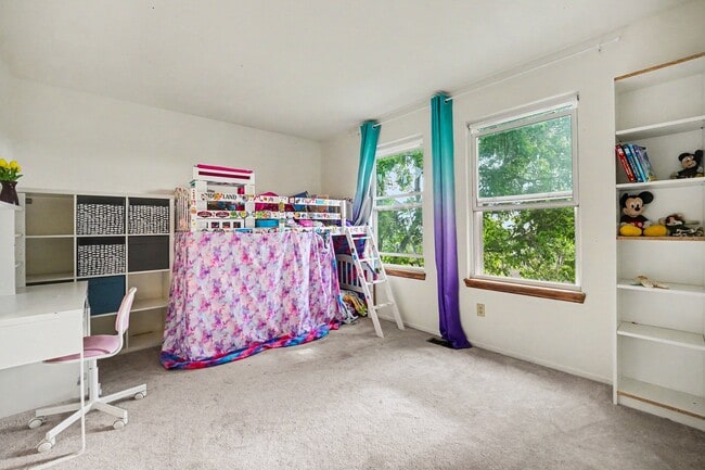 Building Photo - 448 Somerset Dr