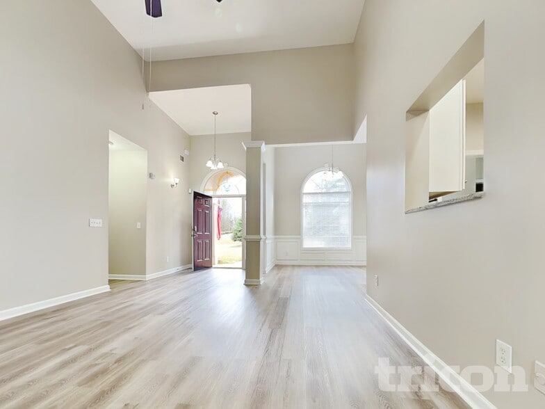 Building Photo - 440 Pebble Blvd