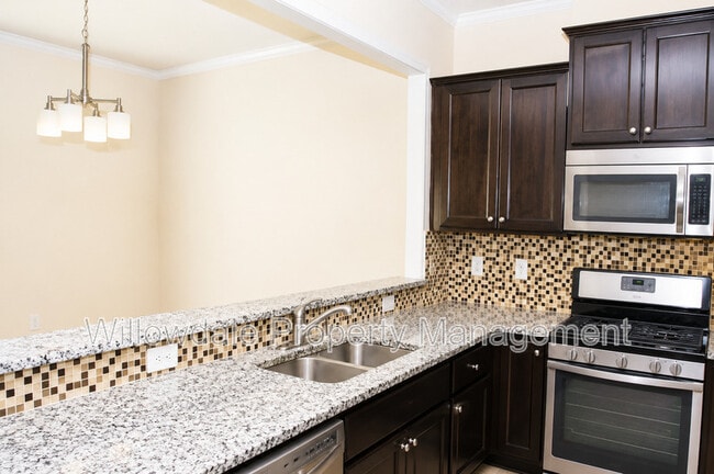 Building Photo - 2132 Chipley Dr