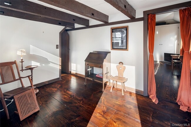 Building Photo - 689 S Mountain Rd