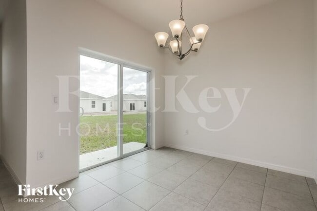 Building Photo - 523 Crown Rose Dr