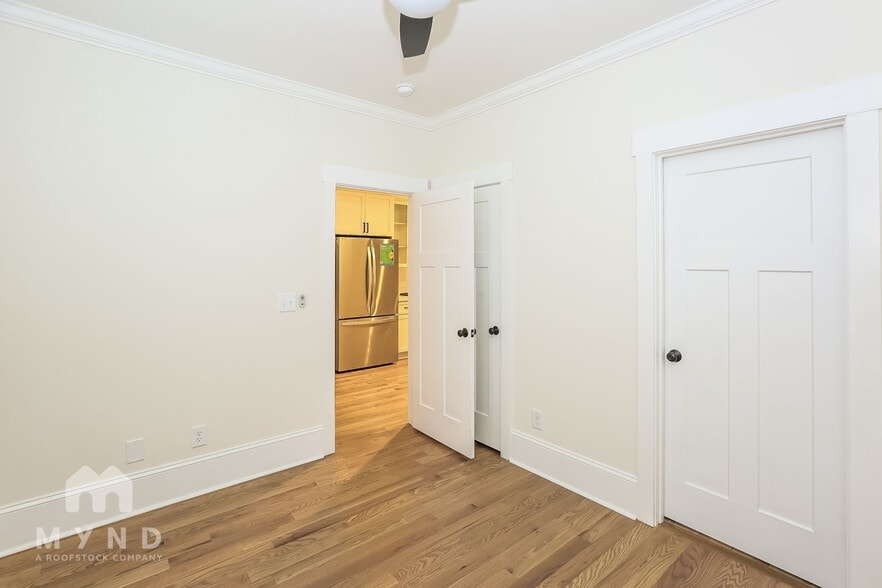 Building Photo - 1706 S Mint St