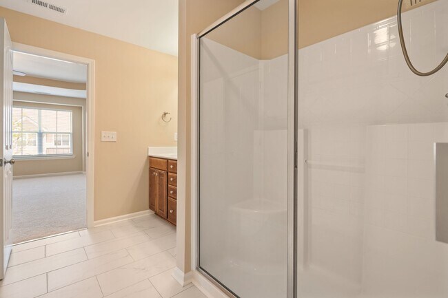 Building Photo - Renovated Cary Townhome | 3BR + Garage | Near RTP & RDU