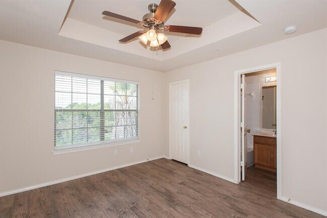 Building Photo - 9201 Brodie Ln