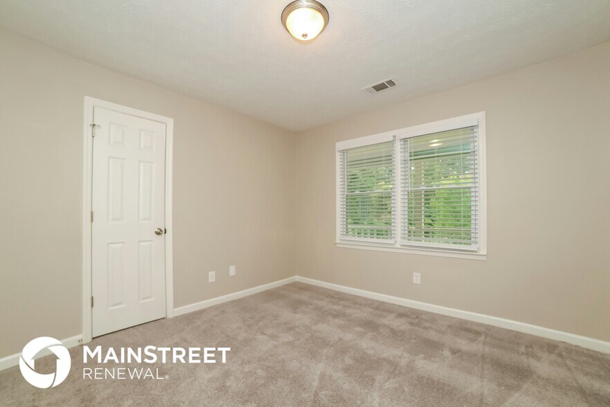 Building Photo - 8218 Lakeview Dr SW