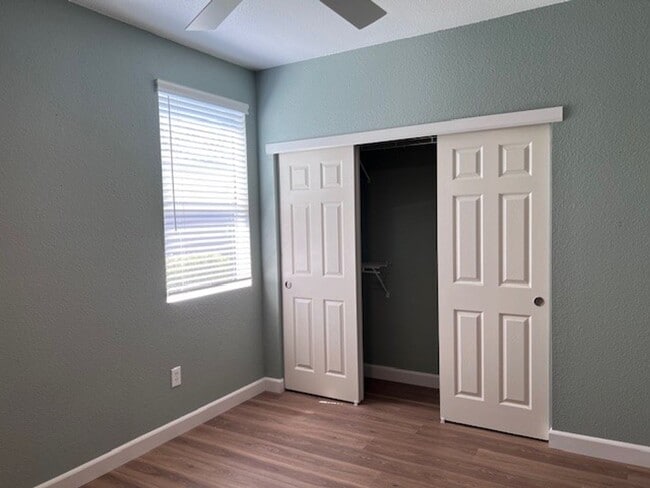 Building Photo - Beautifully updated condo in gated community. Sparkling pool. Stainless steel appliances and lami...
