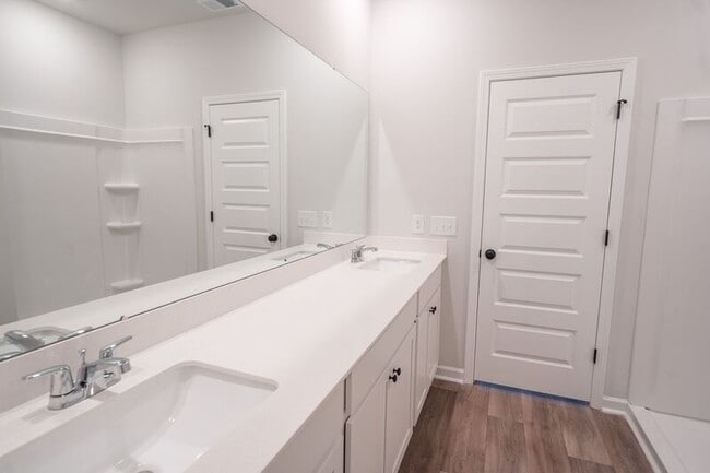 Building Photo - 142 Geranium Wy