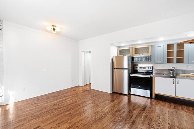 Building Photo - 116 Turner St