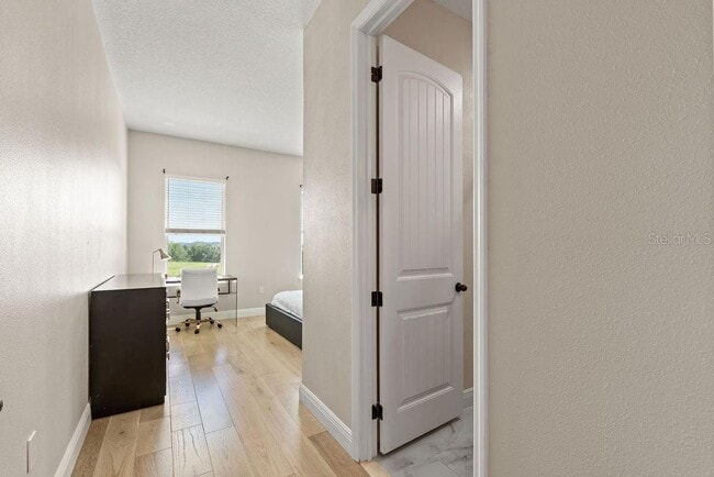 Building Photo - 9586 Meadow Hunt Way