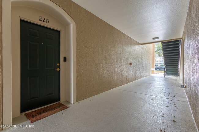 Building Photo - 7990 Baymeadows Cir E