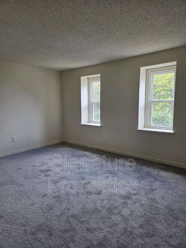 Building Photo - 810 Grayfox Dr