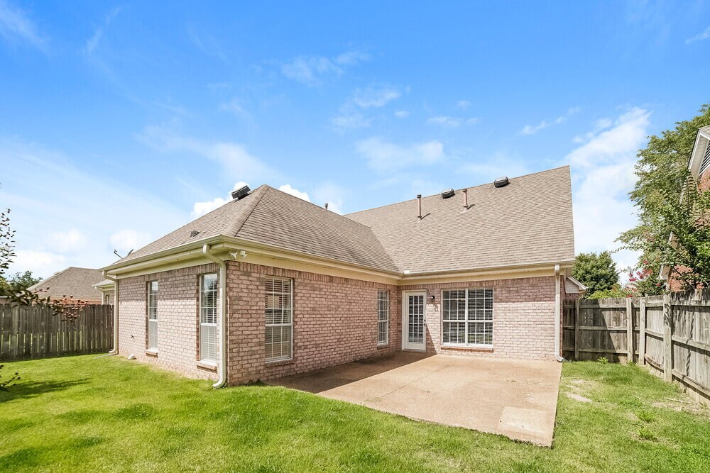 Building Photo - 2875 Liverpool Ln