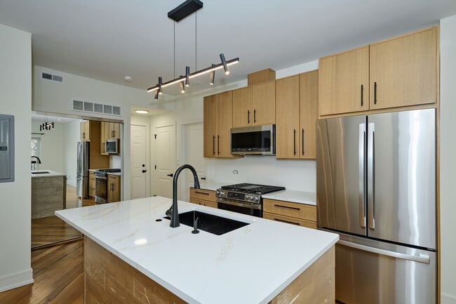 Building Photo - 5200 N Winthrop Ave