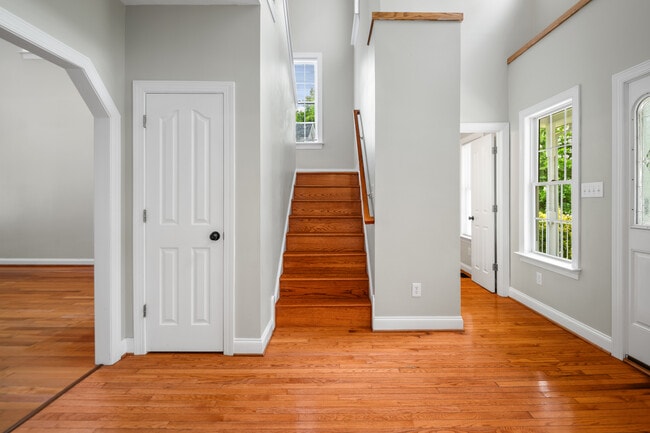 Building Photo - 619 Greyshire Dr