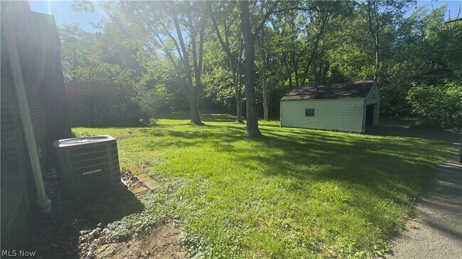 Building Photo - 86 Ferncliff Ave