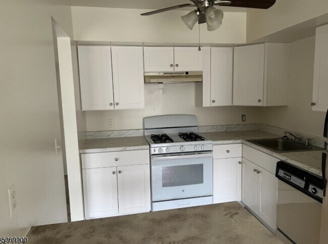 Building Photo - 409 Spruce Hills Dr