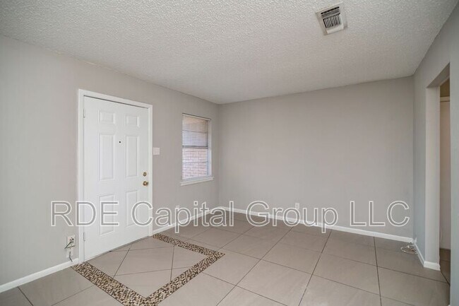 Building Photo - 502 Brown St