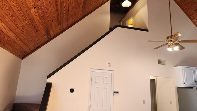 Building Photo - Home Located in Hamilton, Close to Lake Harding!