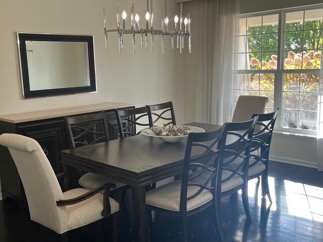 Building Photo - 16W764 Hawthorne Ct