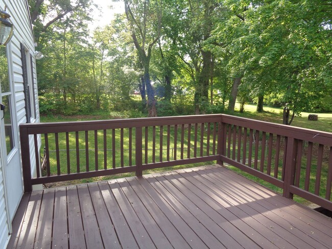 Building Photo - 2-bedroom House off Country Club (interior...