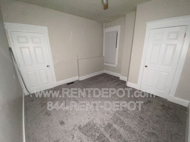 Building Photo - 816-818 W. Iowa St.