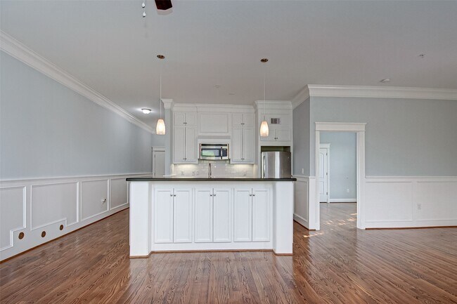 Building Photo - 2802 Morrison St