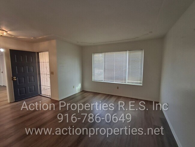 Building Photo - Antelope R.V. Parking, Single Story: Large Yard: RV Parking: 3 Bed, 2 Bath - Foothill Farms/Antelope