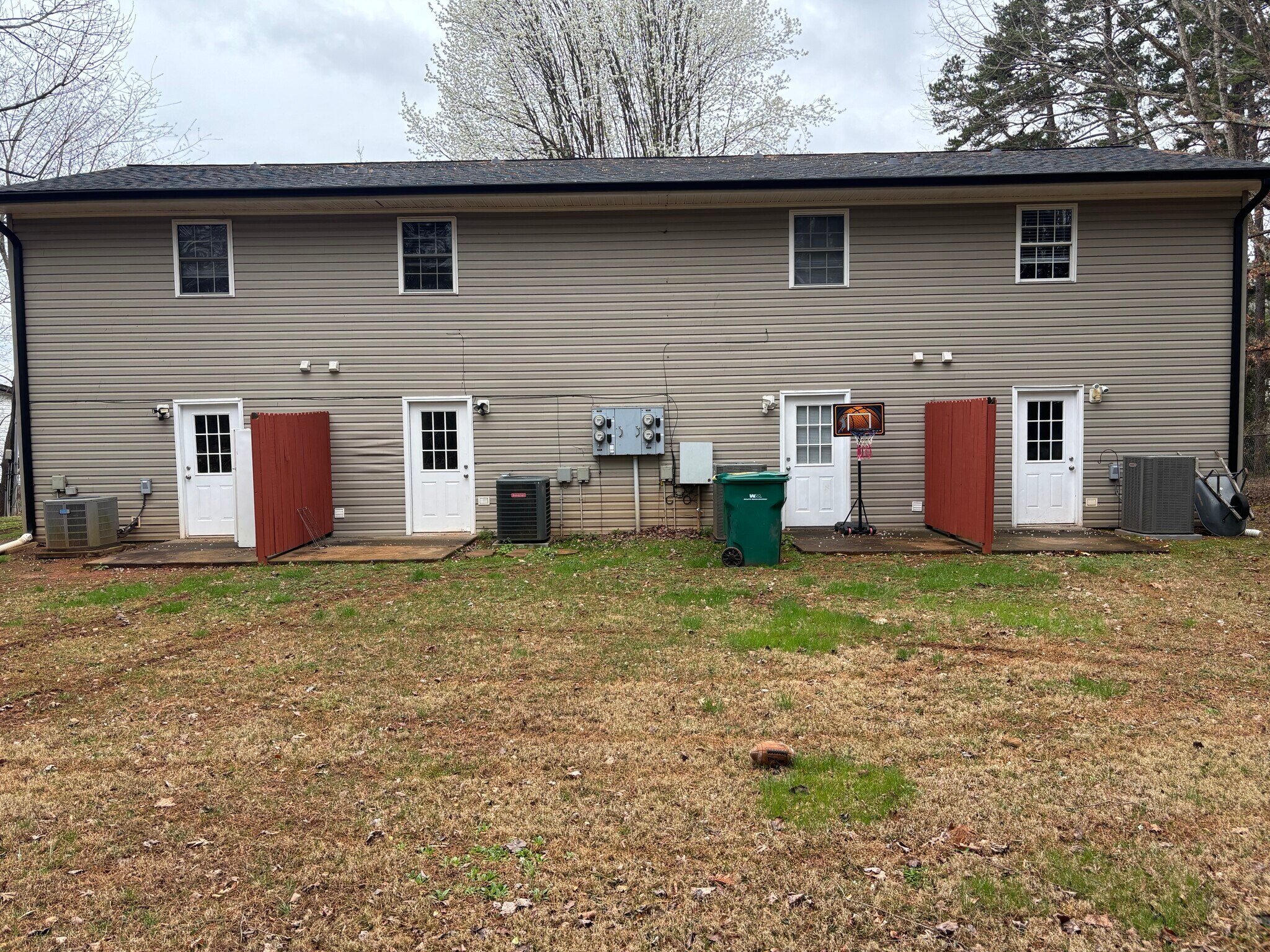 Building Photo - 5731 SW Acres Dr