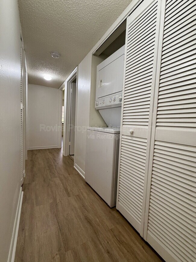 Building Photo - 8660 SW 149th Ave