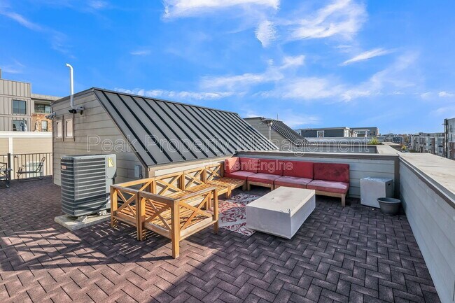 Building Photo - 4951 Old Main St