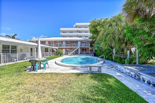 Building Photo - 3217 NE 11th St