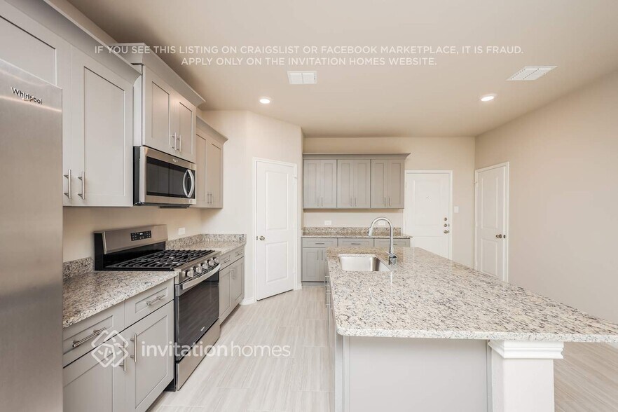 Building Photo - 3305 Blue Jay Way