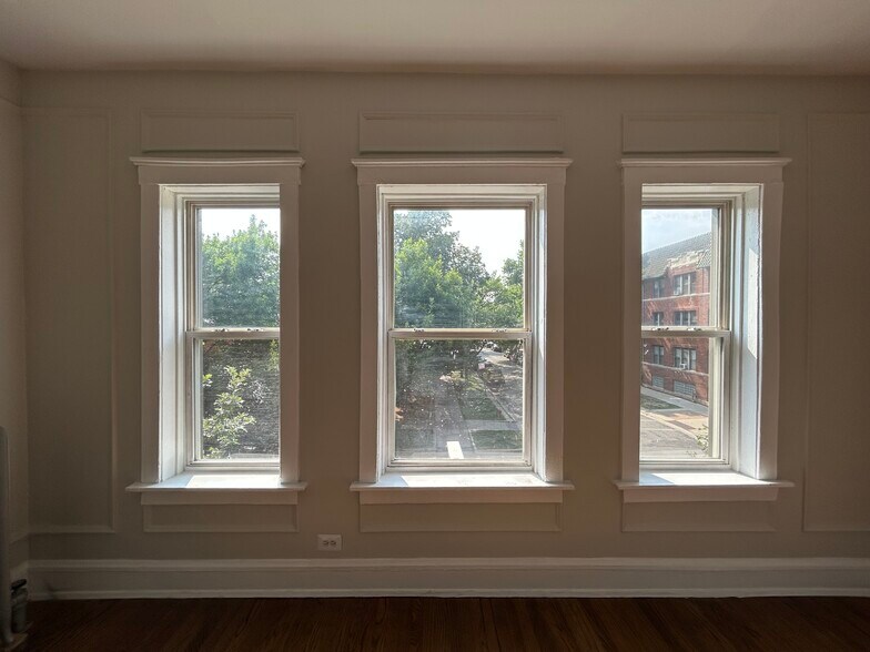 Building Photo - 2661 N Spaulding Ave