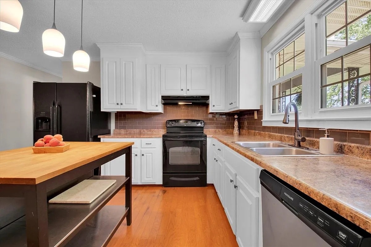 Building Photo - 120 Echo Ln