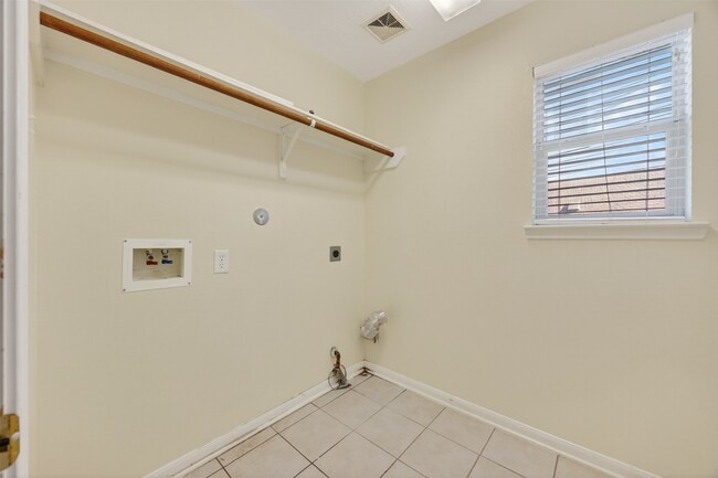 Building Photo - 5603 Lowellberg Ln