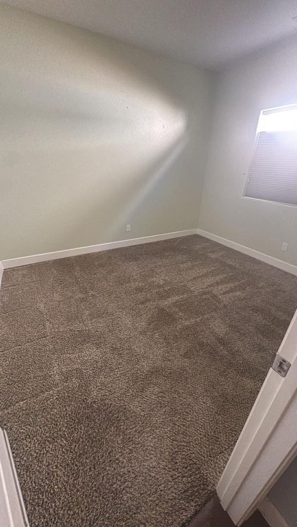 Building Photo - 4 Bedroom/2 Bath Home awaits you nestled in Fernley