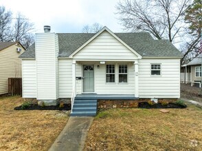 Building Photo - Freshly Updated 3 Bedroom House