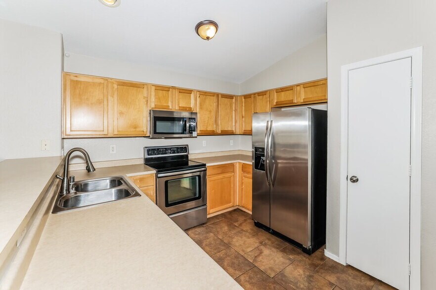 Building Photo - 11190 W Las Palmaritas Dr