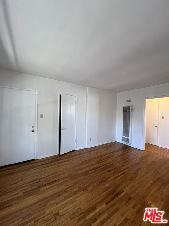 Building Photo - 873 N Hoover St