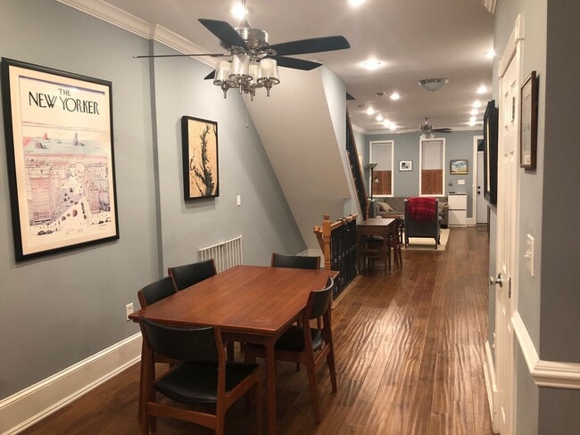 Building Photo - Modern Large and spacious house available in Locus Point