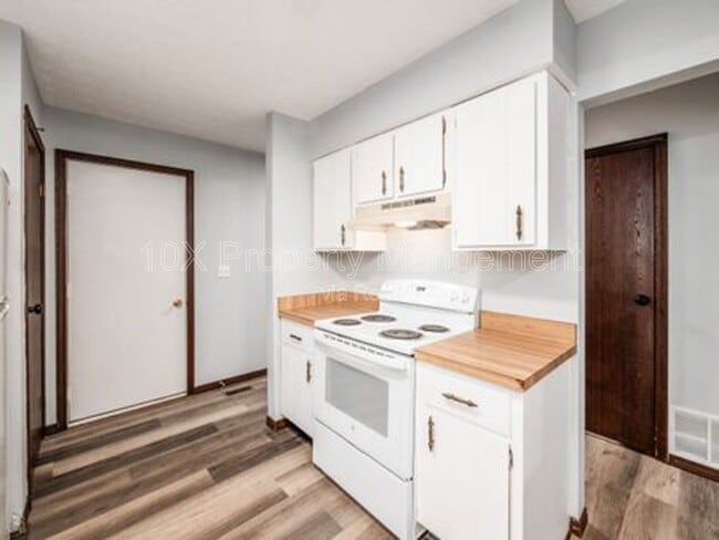 Building Photo - 8237 Goldsmith Dr