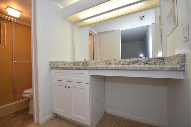 Building Photo - 11 Surrey Ct