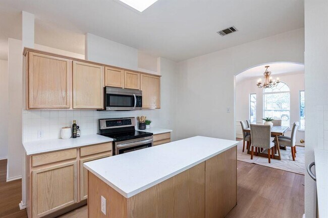 Building Photo - 3030 Bent Tree Loop