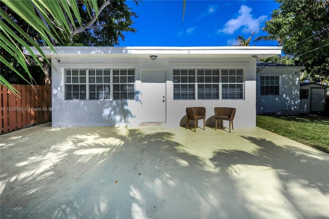 Building Photo - 1404 Plunkett St