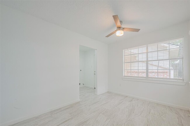 Building Photo - 5303 Lookout Mountain Dr