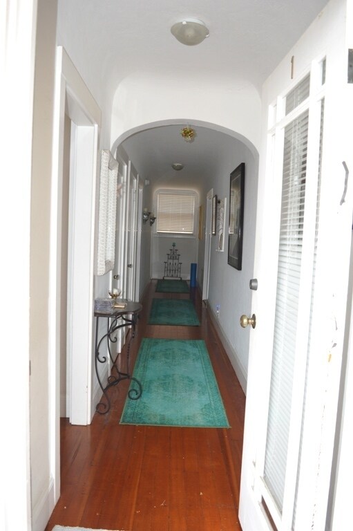 Building Photo - LowCres2