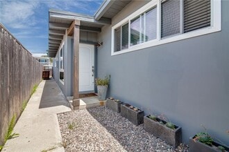 Building Photo - 810 Calle Puente