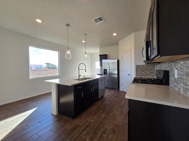 Building Photo - 3850 Chitalpa