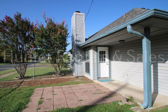 Building Photo - Spacious Corner Lot Killeen Home with Fruit-Bearing Backyard Trees